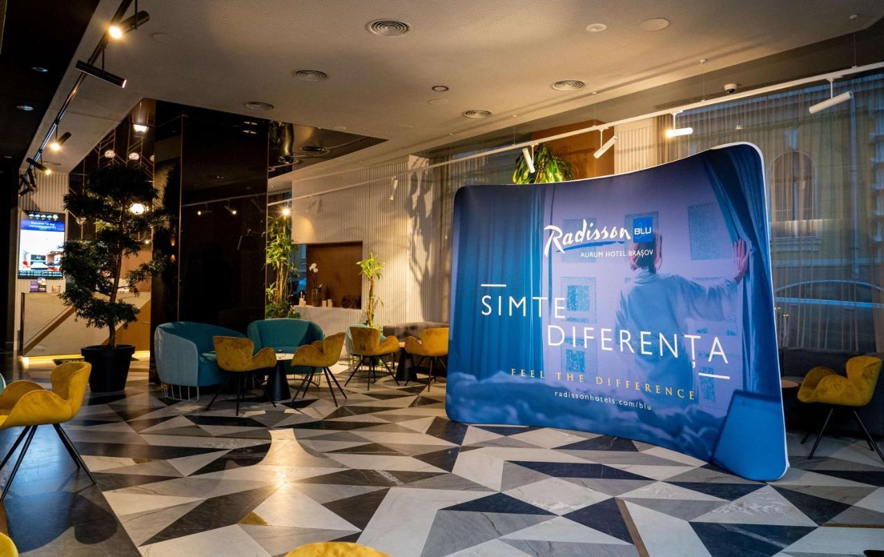 Radisson Blu Aurum Hotel, Braşov Exterior foto A curved tension fabric display