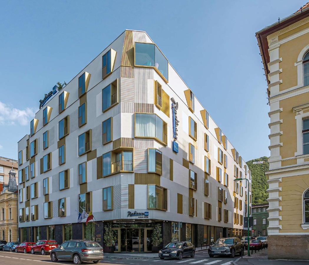 Radisson Blu Aurum Hotel, Braşov Exterior foto The hotel in 2014
