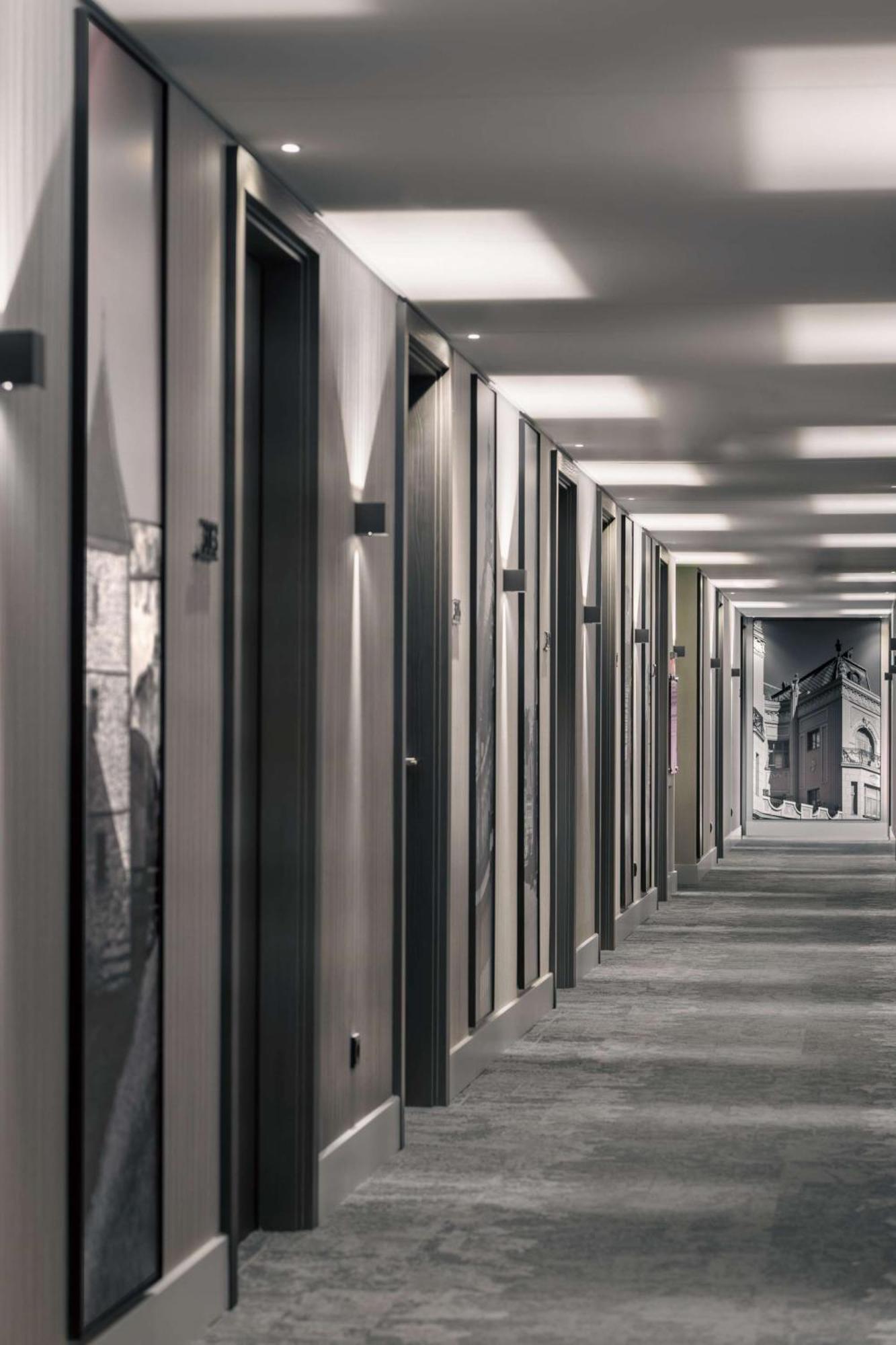 Radisson Blu Aurum Hotel, Braşov Exterior foto A corridor at the University of Bath
