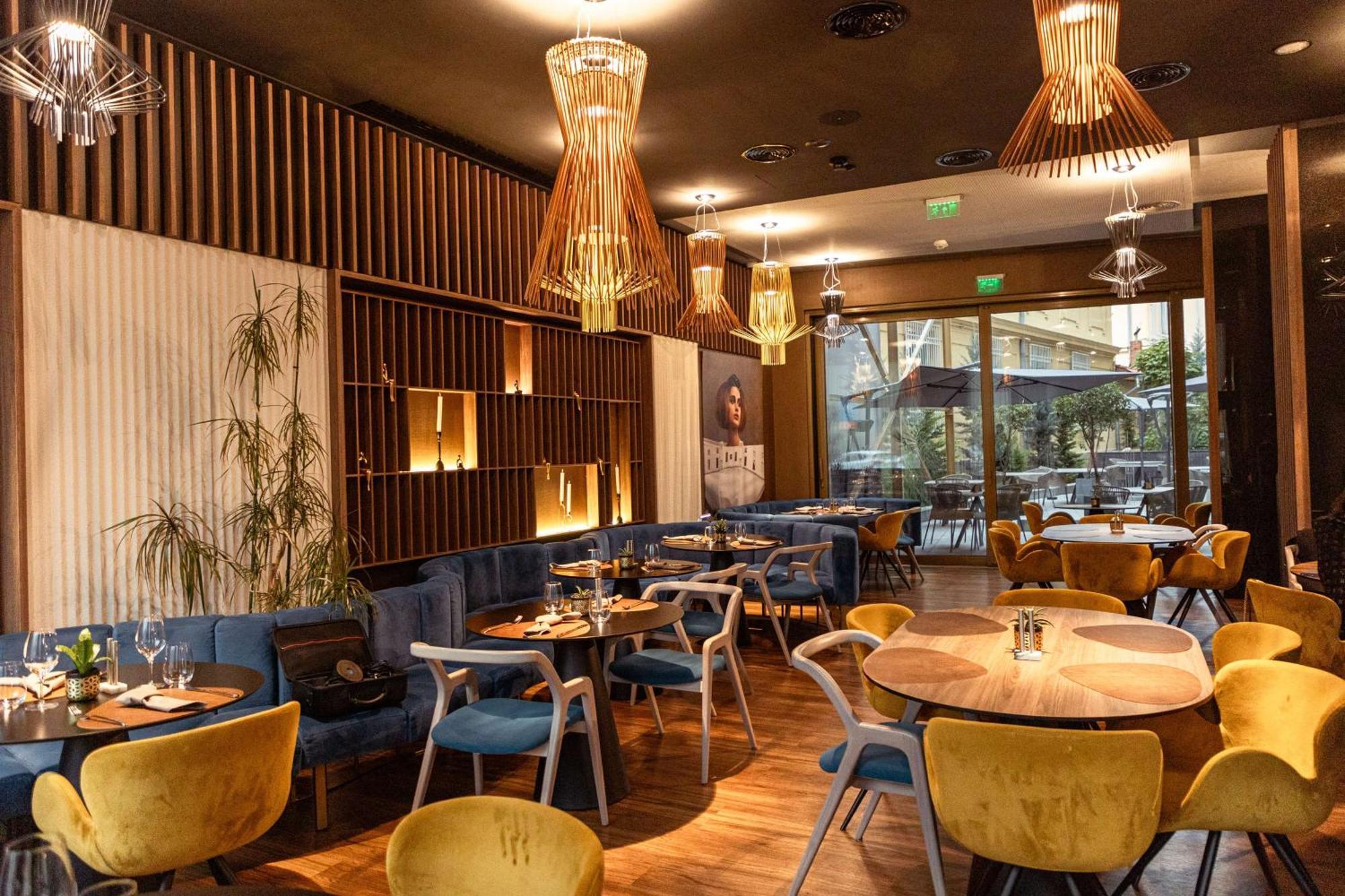 Radisson Blu Aurum Hotel, Braşov Exterior foto Restaurant interior