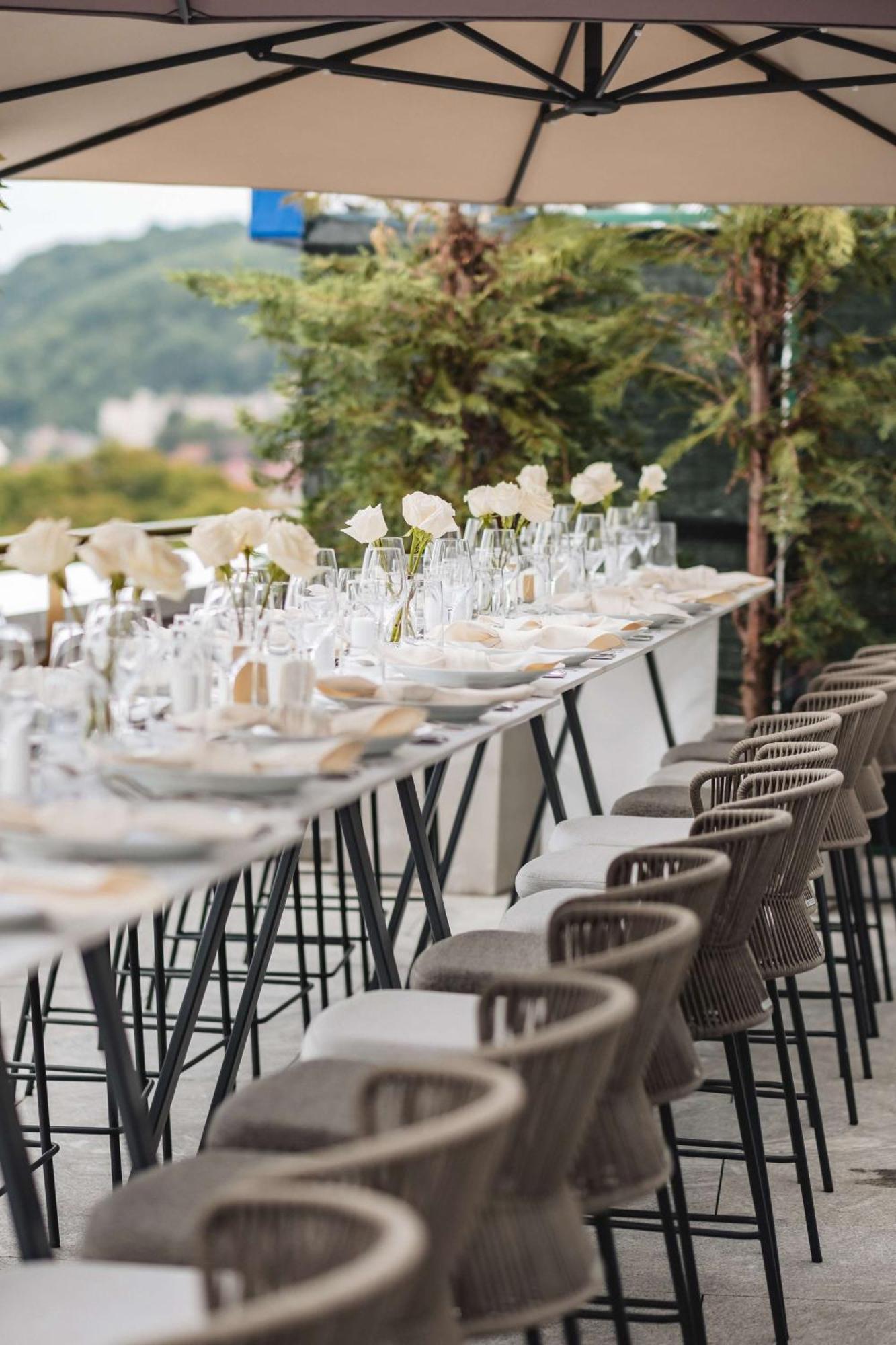 Radisson Blu Aurum Hotel, Braşov Exterior foto The Terrace at the InterContinental Vienna